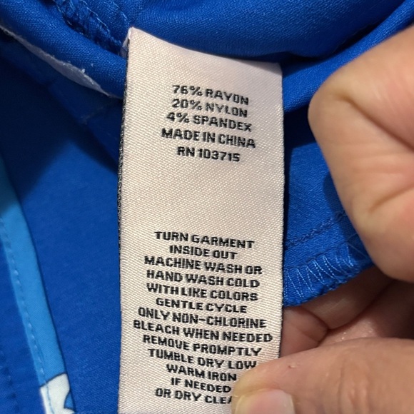 Nanette Lepore Vibrant Blue Cropped Pants - Picture 6 of 6